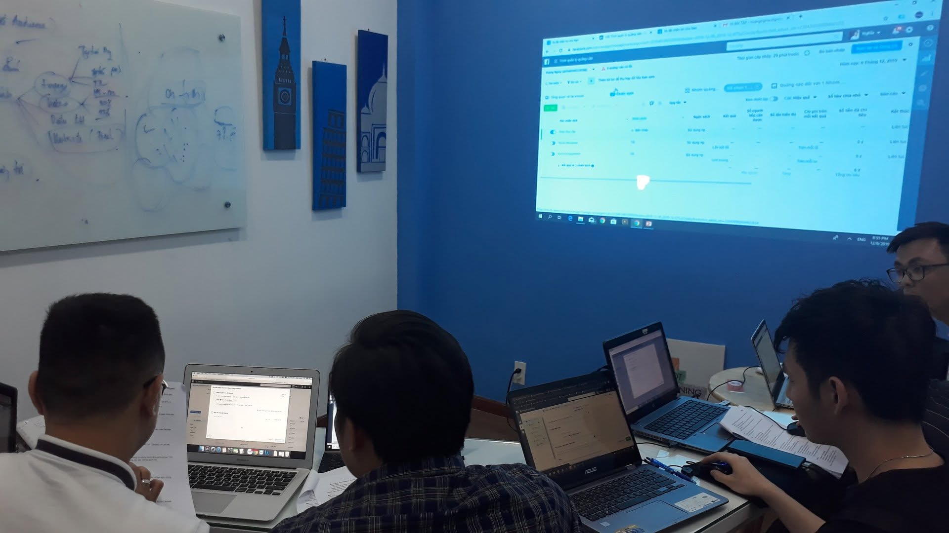 Giảng viên DigiMax giảng dạy